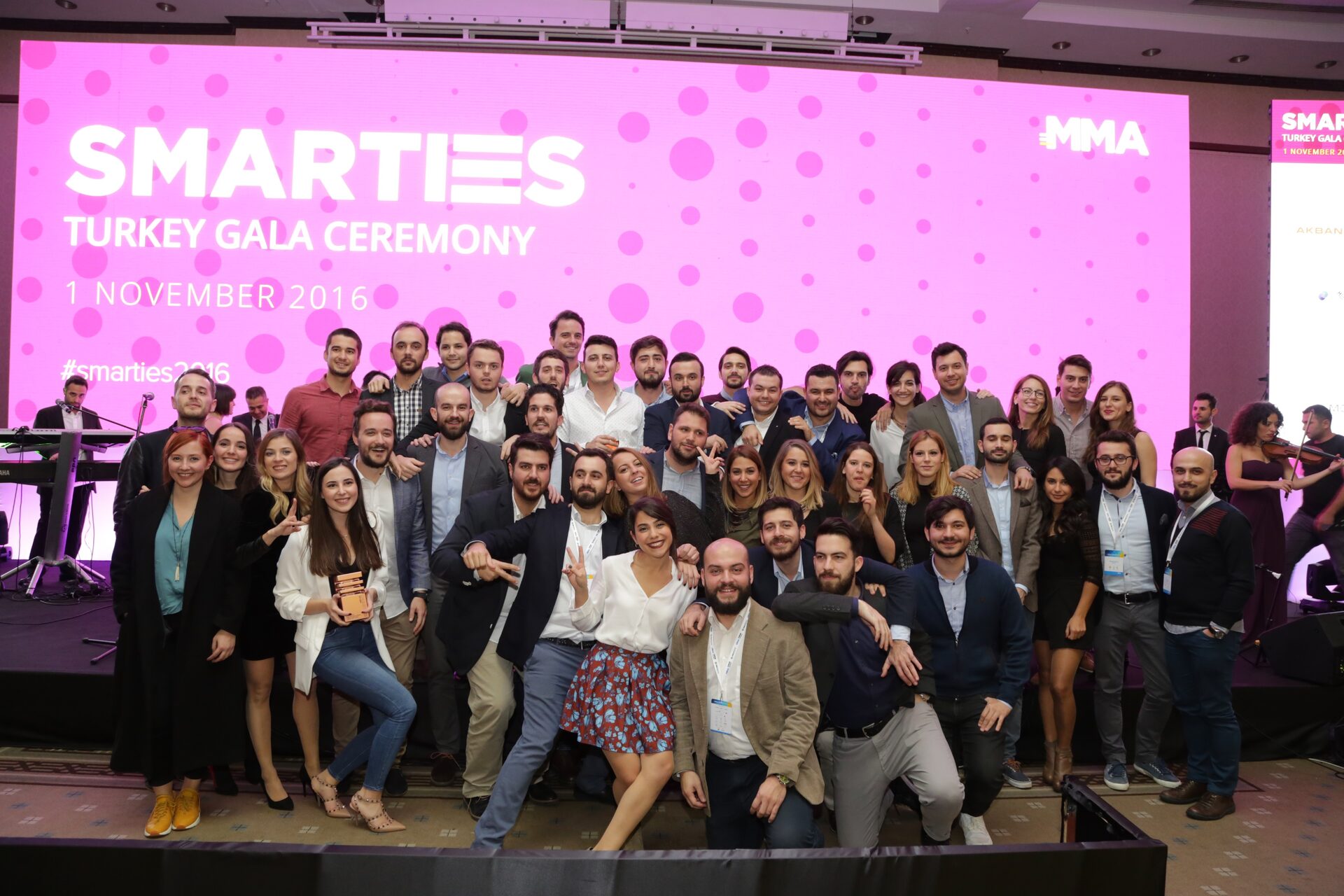 MMA Smarties Gala — Salon ve sahne ekranı